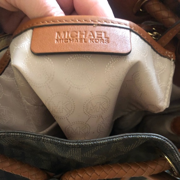 MK Jet SET SIGNATURE PRINT LARGE Gathered Tote - Picture 2 of 8